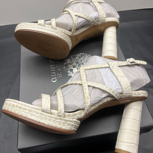 Vince Camuto - Size 6.5 - Brand new in box - Picture 11 of 14